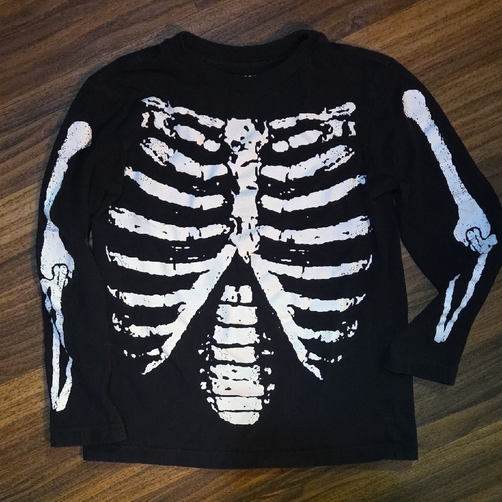 Finest Quality Place Black and White Skeleton Long Sleeve Tee Size M  7/8